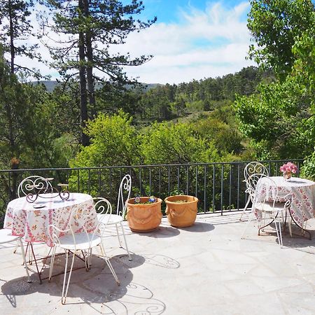 Chambre Familiale Avec Terrasse Aux Portes Du Verdon Appartement Trigance Buitenkant foto
