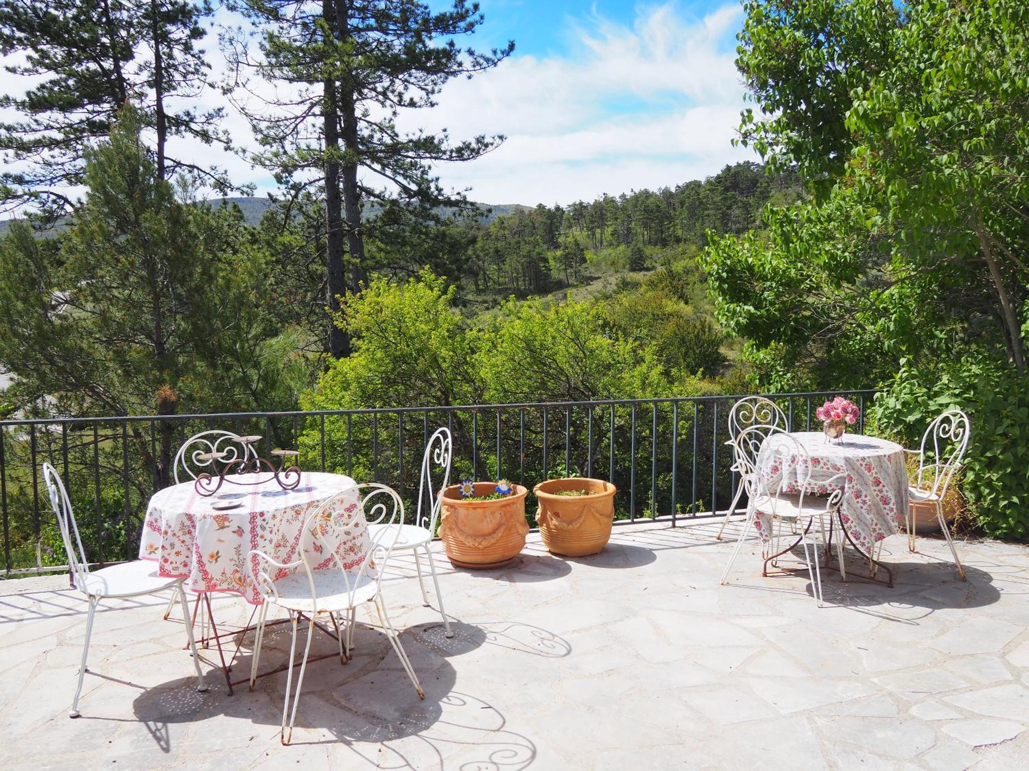 Chambre Familiale Avec Terrasse Aux Portes Du Verdon Appartement Trigance Buitenkant foto